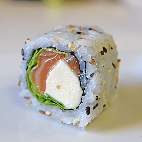 California saumon roquette fromage
